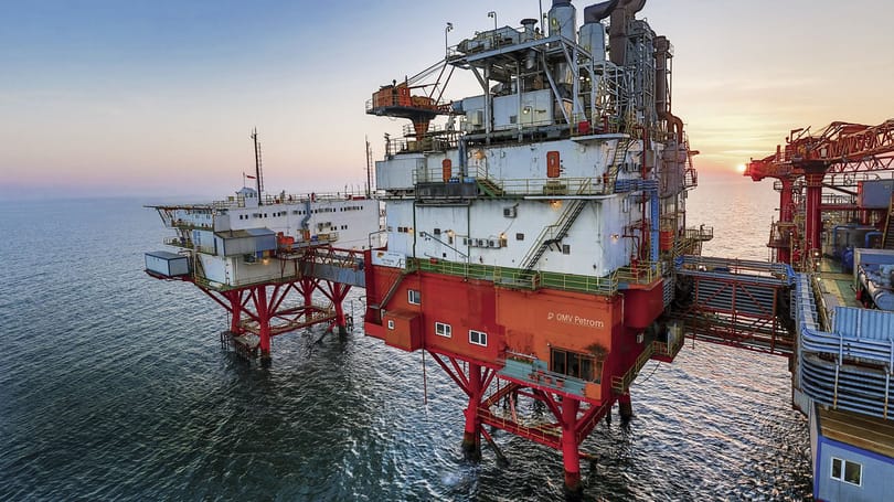 A magyar kormány amerikai és osztrák energetikai óriásokat készül csőbe húzni