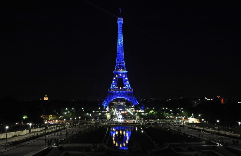 Megbüntetik a turistát, ha Eiffel-tornyos szelfit tesz a Facebookra?