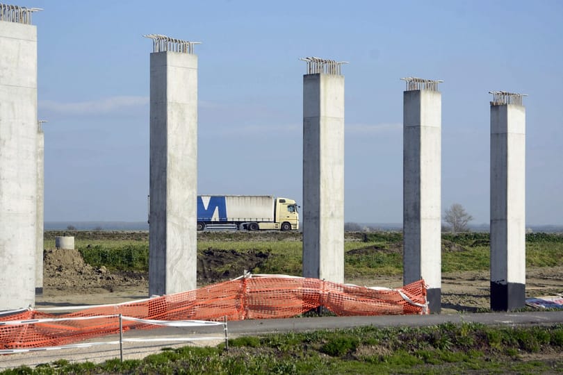 M4-es sztráda: újra meg kell vizsgálni a kartellgyanút a szolnoki szakasznál