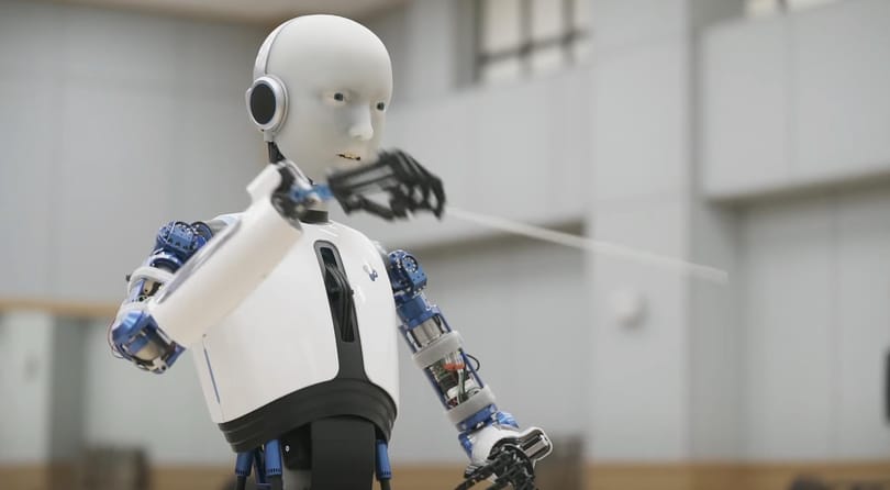 Kiállt 950 néző elé, három zeneművet is levezényelt az emberarcú robotkarmester – videó