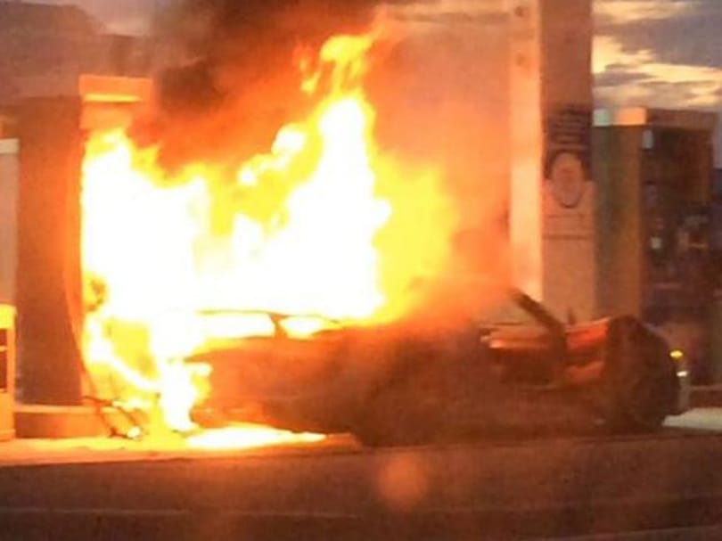 Ez is megtörtént: kigyulladt egy Porsche 918 Spyder – video