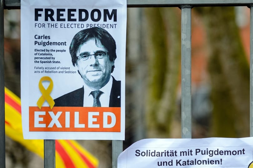 A spanyol legfelsőbb bíróság a közkegyelem ellenére érvényben hagyta a katalán vezetők elleni elfogatóparancsot