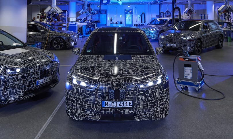 High-tech tűzijátékkal vág neki a jövőnek a BMW