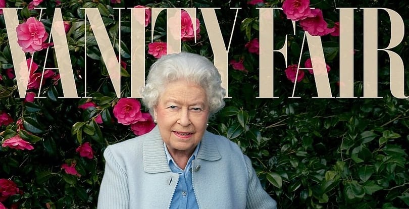 Kutyákkal pózol a híres magazin címlapján a 90 éves királynő - fotó