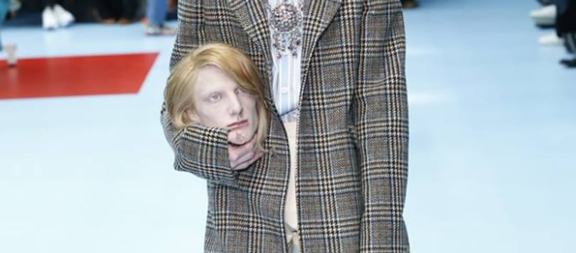 A hónuk alá csapják a saját fejüket az Instán: megjött a Gucci-kihívás