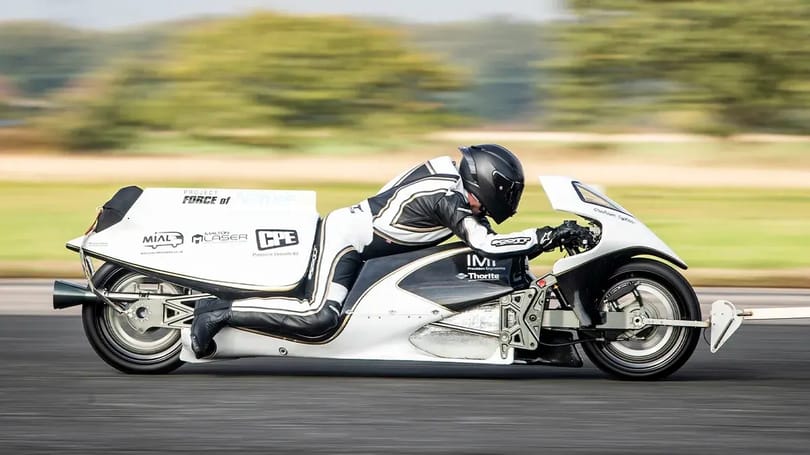 Gőzmeghajtást kapcsoltak egy motorkerékpárra, 289 km/h-ra gyorsult – videó