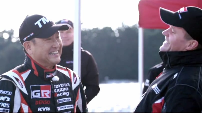 Nem semmi figura a Toyota főnöke – videó