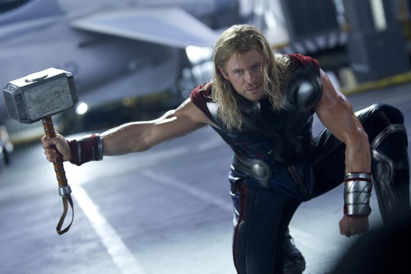 Chris Hemsworth pont úgy trollkodja meg a többi Bosszúállót, mint egy tízéves