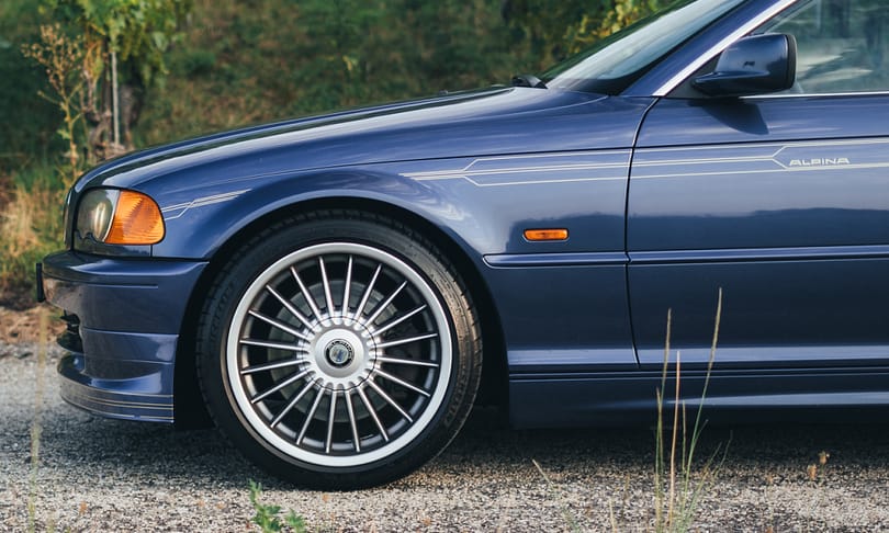 25 éves 3-as BMW, mégsem fog a kor ezen a gyönyörű Alpina B3 kupén