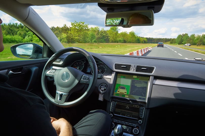 2025-től az autó önmagát vezeti majd az autópályán