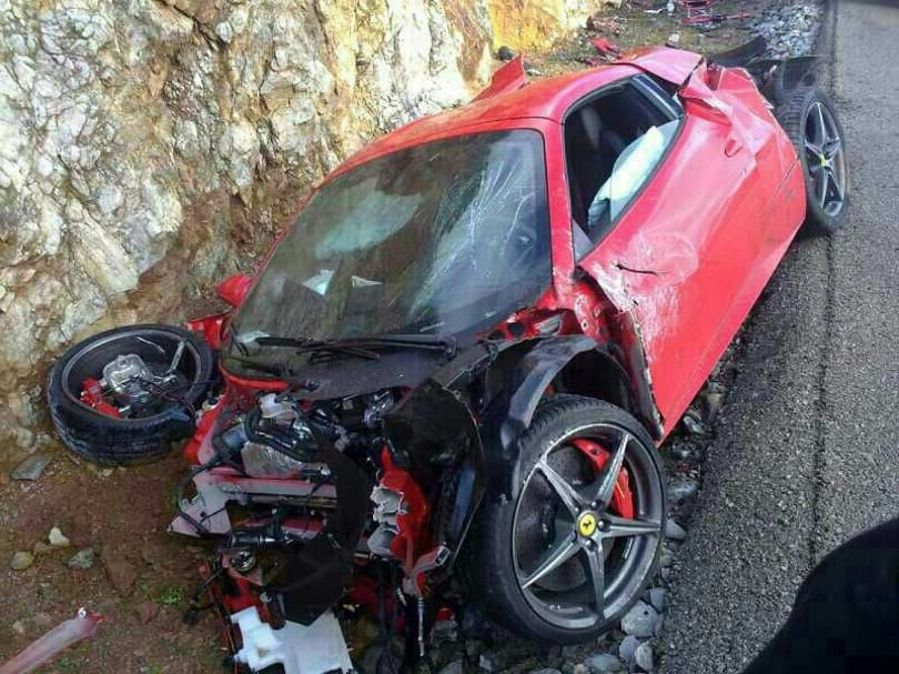 Megvette, majd 2 órával később lezúzta a Ferrari 458 Spidert - fotók