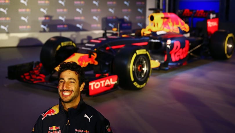 Ricciardo mindenkit megitattot a pódiumon a cipőjéből