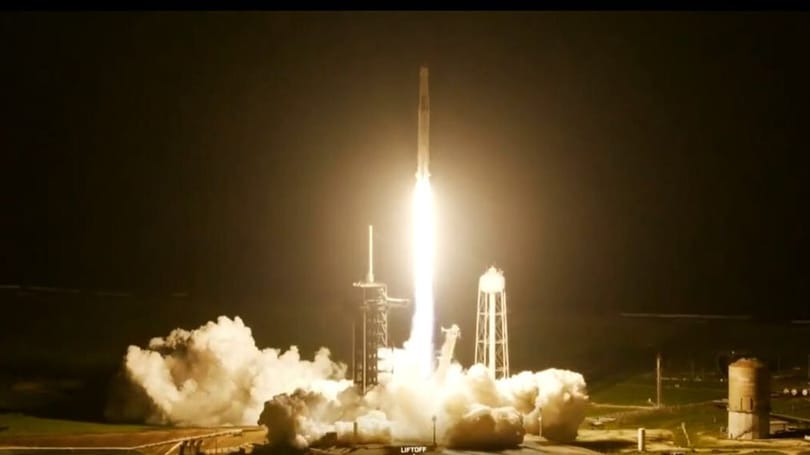 Elindult a SpaceX kockázatos történelmi küldetése, ami elhozhatja az első privát űrsétát is – videó
