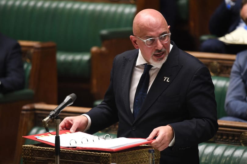 Trükközhetett az adókkal: menesztette a Konzervatív Párt elnökét a brit kormányfő