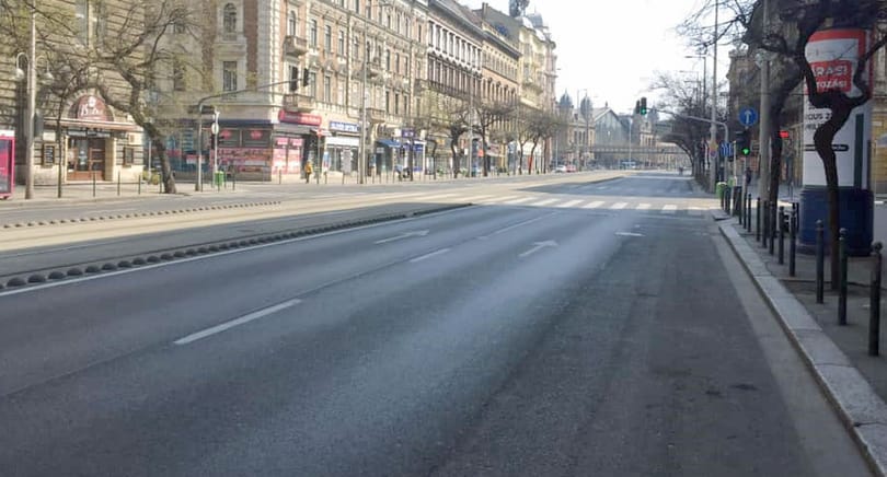 Vasárnap délutánra kiürültek Budapest utcái