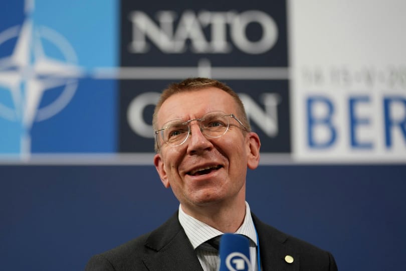 Pártot sűrűn váltott, de az elvei mellett kitartott – bemutatjuk az új lett elnököt