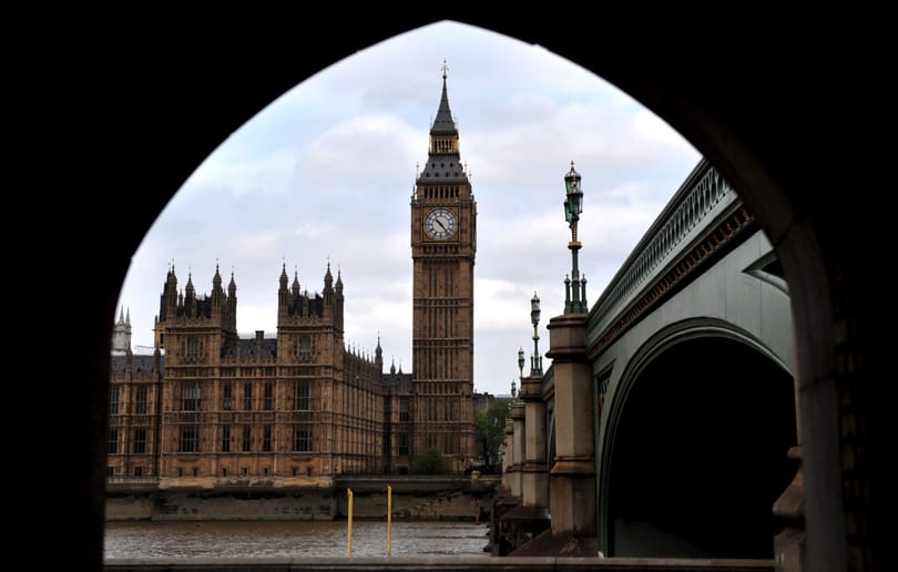 Fel akarta gyújtani magát egy férfi a brit parlamentnél
