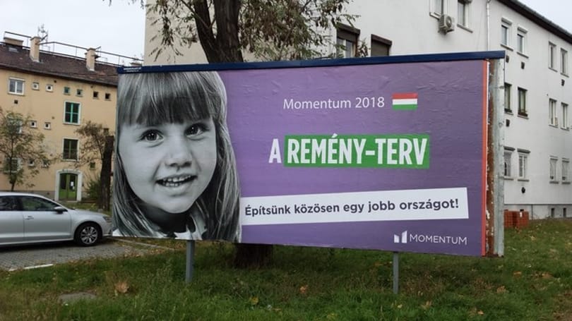 Pozitív plakátokkal ellentámad a Momentum