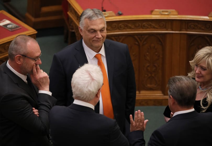 Die Welt-kommentár: Orbán kettős játékot játszik Putyinnal és az EU-val
