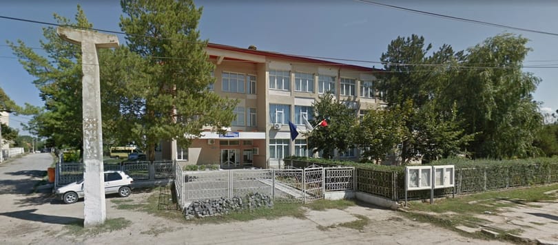 Ravatalozóban kezdték a tanévet egy román iskolában