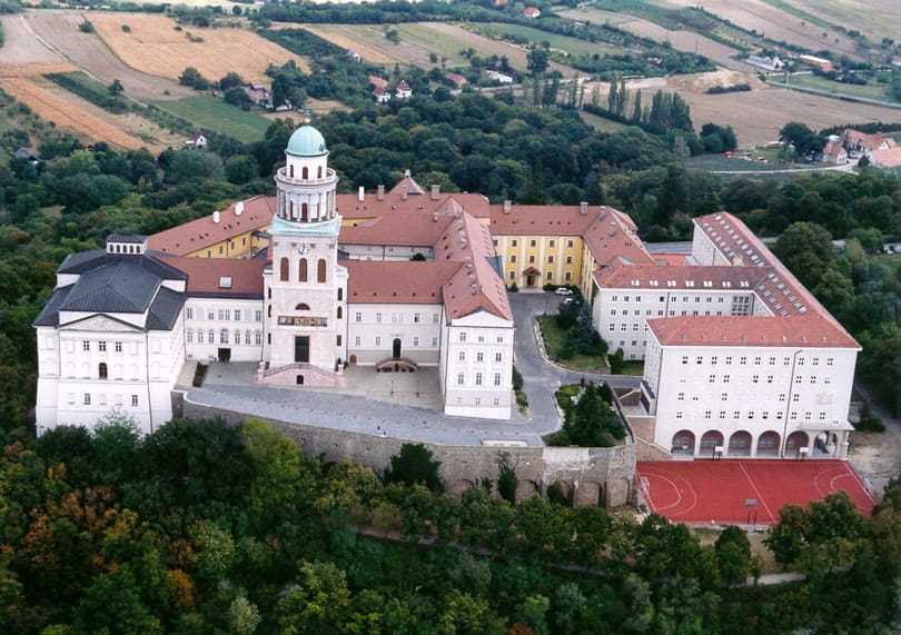 Megújul a bazilika Pannonhalmán