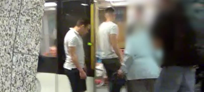 Ketten vertek meg egy férfit a metróaluljáróban