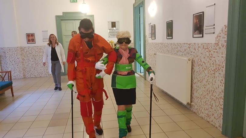 Ha ezt kipróbálnák, biztosan jobban tisztelnék a fiatalok az időseket