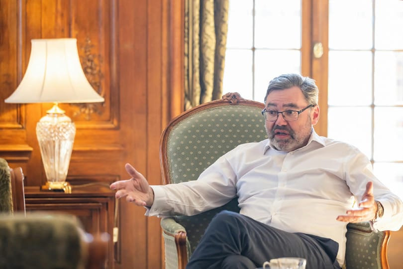 Határozott búcsúüzenetet küldött a brit nagykövet a magyar kormánynak: „A kisebbségeket démonizálják, a szomszédokat bűnözőként ábrázolják”
