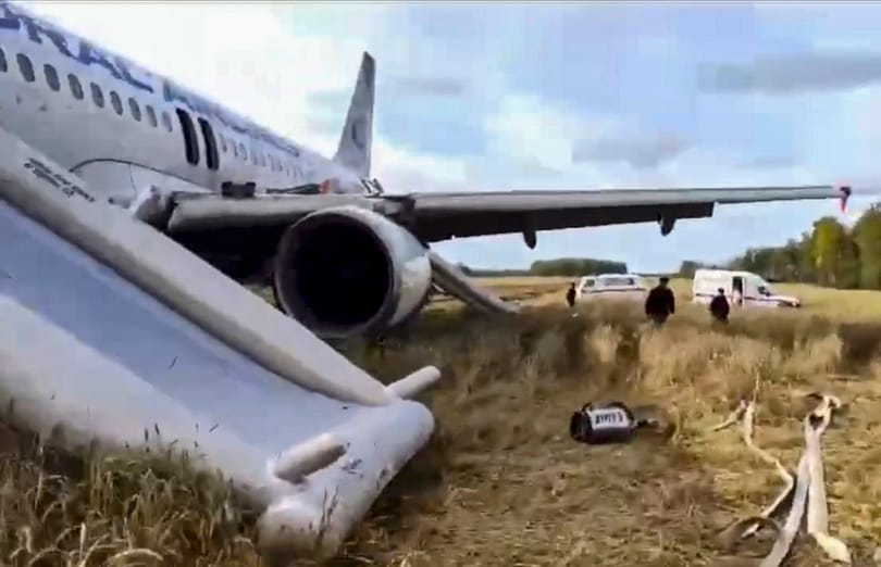 Búzamezőn landolt egy meghibásodott utasszállító Oroszországban - videó