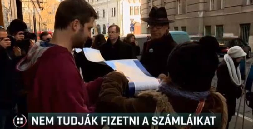 Könyvtárosok százai követelnek béremelést, a számláikat sem tudják fizetni