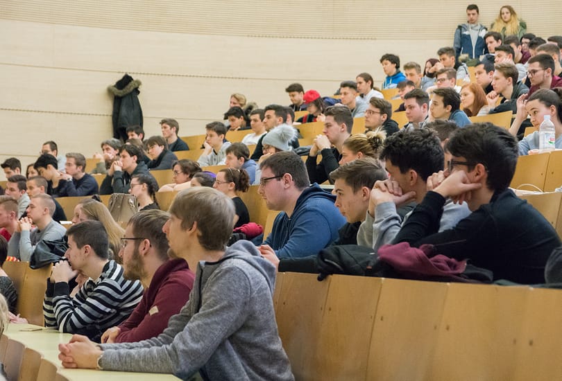 Aláírásgyűjtésbe kezdtek az Óbudai Egyetemen, hogy ne olvasszák őket a Pázmányba