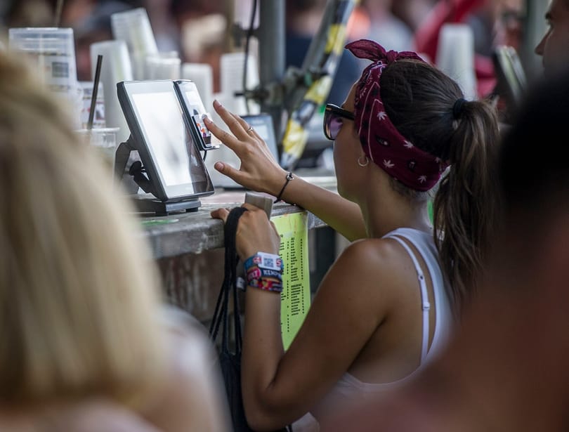 És akkor Gerendai Károly helyett a kocsma pultosa panaszkodott a Sziget miatt
