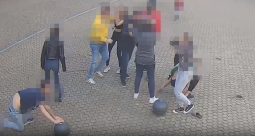 Vádat emeltek a férfiak ellen, akik ittasan verekedtek Oroszlány belvárosában