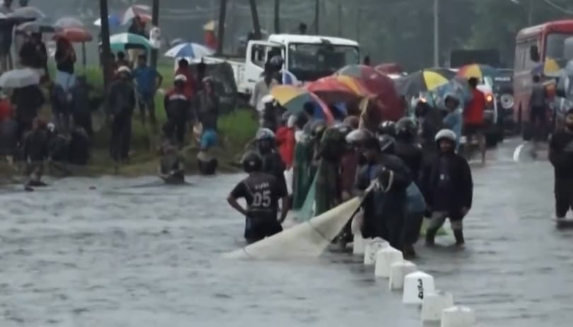 Tízezreket kellett evakuálni Srí Lankán az esőzések okozta áradások miatt – videó
