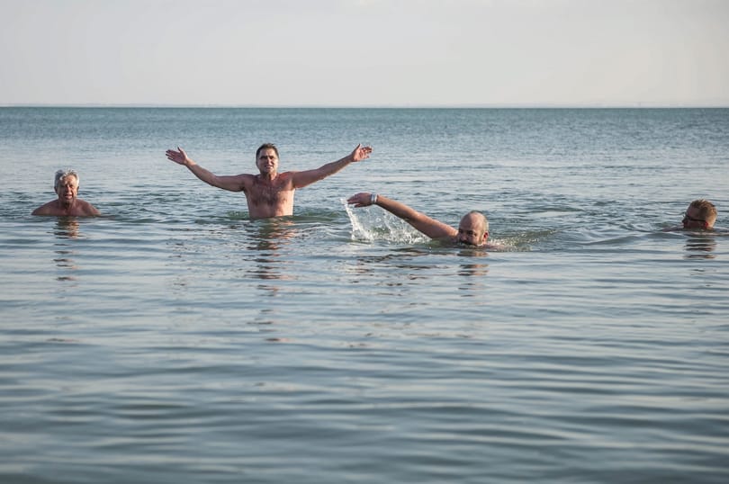 Ki az, aki ilyenkor fürdik egyet a Balatonban?