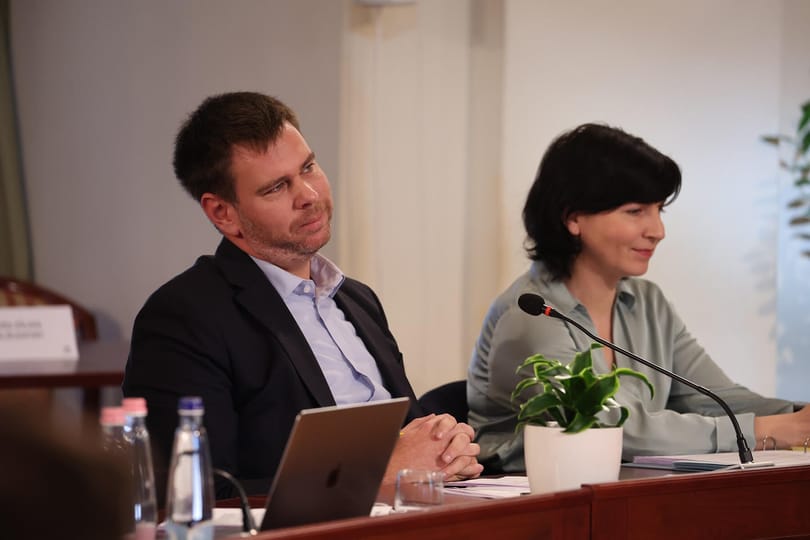 „Naiv, kivitelezhetetlen vagy értelmetlen” – Vitézy Dávid reagált Lázár János vasútfejlesztési ötleteire