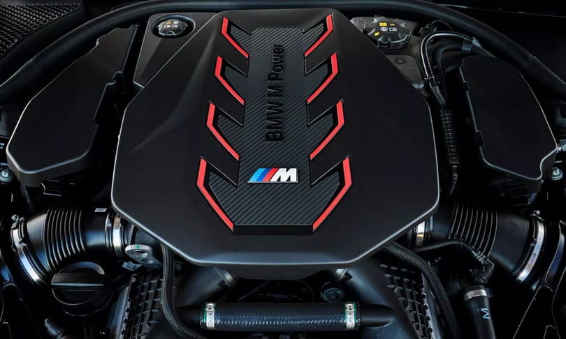 A BMW kitart a nagy 6 hengeres és V8-as motorok mellett