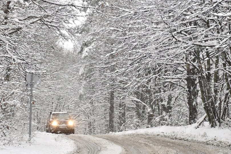 Leesett az első hó Románia hegyvidékein, több turistát is hegyimentők hoztak le