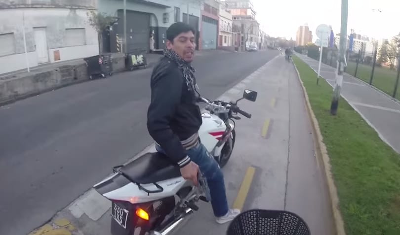 Videó: rémisztő utcai támadást vett fel egy turista kamerája