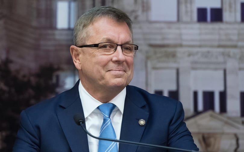 És akkor Matolcsy lufija kidurrant, de a nudistakempinget még behúzta az MNB-alapítvány