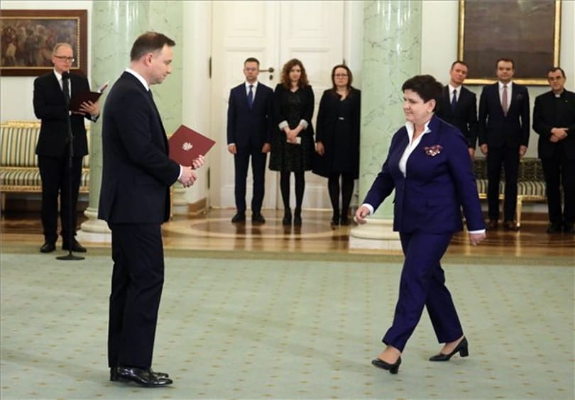 Elfogadta Szydlo és kormánya lemondását a lengyel elnök