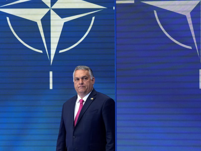 Bloomberg-elemzés: A NATO meg tudja oldani az Orbán-problémát