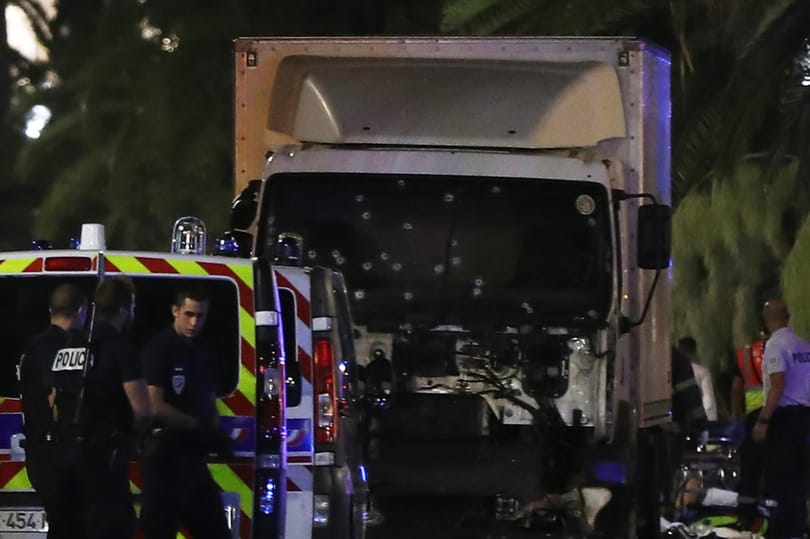 77 halott, terror Nizzában: a Facebook aktiválta a biztonságot ellenőrző funkciót