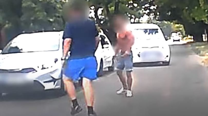 Egy kalapács is előkerült Csepelen egy közlekedési vita közben – videó