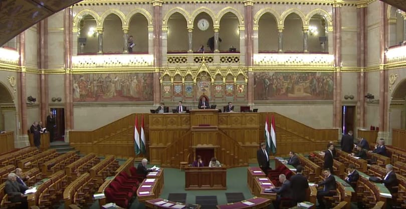 Továbbra is a Quaestor-botrány a legforróbb téma