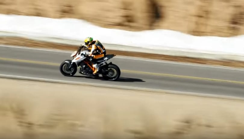 Motoros álomvideó: újonc döntött rekordot Pikes Peaken