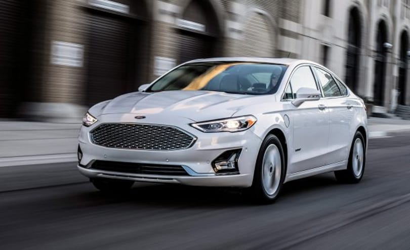Bajban a hagyományos limuzinok, a Mondeo is megszűnik