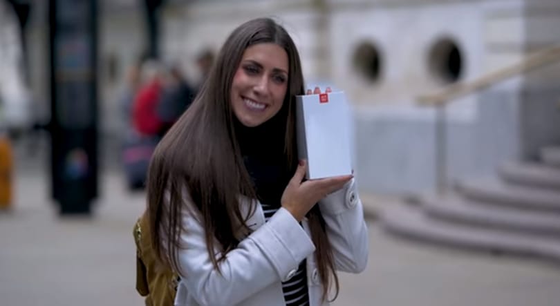 Videó: Megkédőjelezhető hirdetésben szapulja a OnePlus a konkurenseket