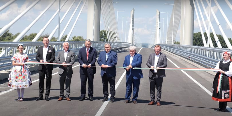 Orbán: A választást megnyerjük, a foci Eb-t majd meglátjuk – videó a kalocsai hídátadásról