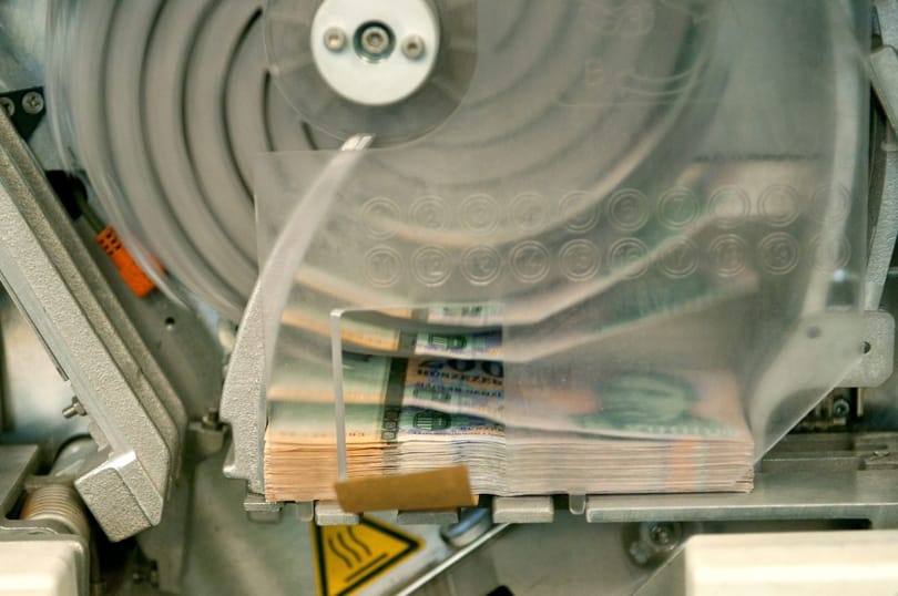 Hamarosan elkezdhet dőlni a pénz hozzánk is